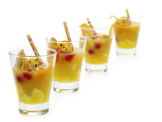 exotisches obstkompott mit campari orange und kandierte Kirsche