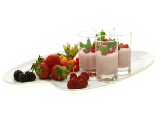 frische obst und himbeerjoghurt 