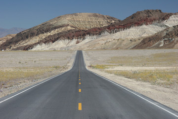 Fototapeta na wymiar Road in Death Valley national park