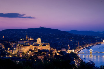 Fototapeta na wymiar Budapeszt o zmierzchu