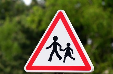 Attention traversée d'enfants à la sortie d'une école