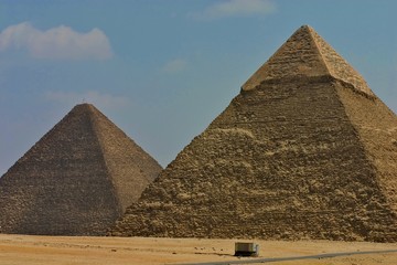 Fototapeta na wymiar Piramidy w Gizie w Kairze - Egipt