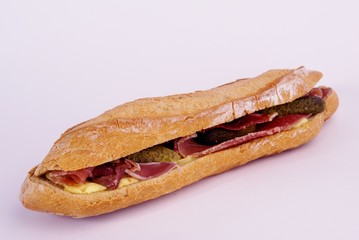 sandwich jambon de pays ,beurre ,et cornichons