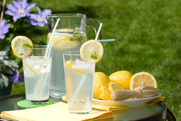 Iced lemonade
