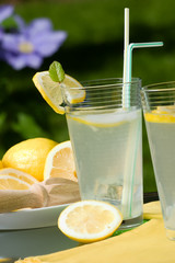 Iced lemonade