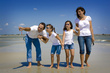 Obraz premium Family at the ocean