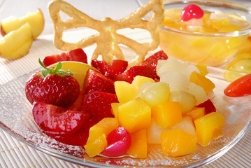 Obstsalat mit Waffel