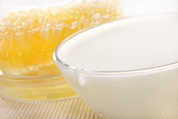 Milch und Honigwabe