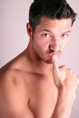 mann finger kuss handkuss lippen