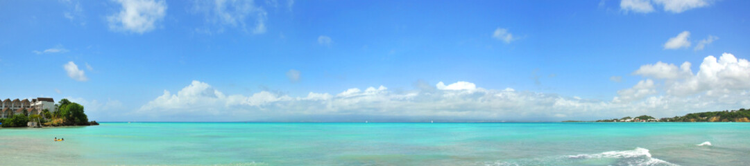 Fototapeta na wymiar Panoramiczny z mer grudnia Carib