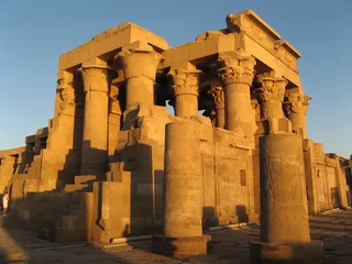 Papier Peint photo Egypte Coucher du soleil au temple de Kom Ombo, Egypte