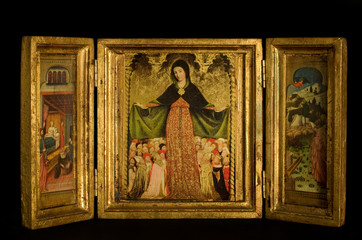Fototapeta premium Triptych with Virgin and Child flanked by archangels
