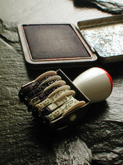 Vecchio timbro con tampone per l inchiostro