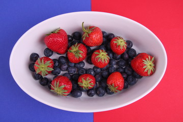 Blaue und Rote Beeren