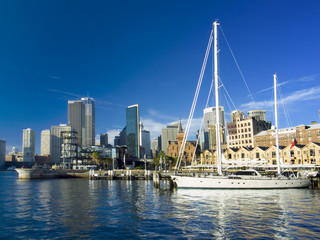 Fototapeta na wymiar sydney city and a yacht