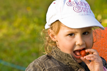 young kid eating berry