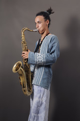 Obraz na płótnie Canvas Young saxophone player