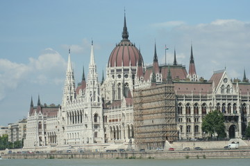 Fototapeta na wymiar il palazzo del Parlamento a Budapest