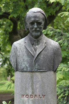 busto del musicista Zolt&aacute;n Kod&aacute;ly