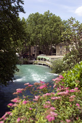 Fototapeta na wymiar Village de Fontaine de Vaucluse