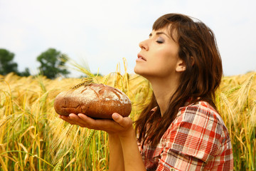 frau genuß brot natur feld