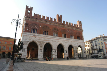 Palazzo Gotico in piazza Cavalli - Piacenza Emilia Romagna - obrazy, fototapety, plakaty