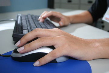 M&atilde;os, teclado e mouse