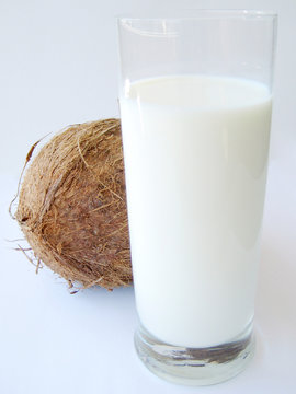 Kokosnuss mit Glas