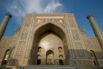 Fototapeta na wymiar Minarety Registan, Samarkanda, Uzbekistan