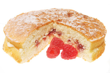 raspberry sponge with berries