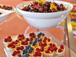 dessert büffet mit frische früchte