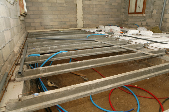 Construction plancher precontraint avec  poutrelles et hourdis