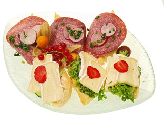 belegte brötchen,baguette mit verschiedene füllung,salat,obst