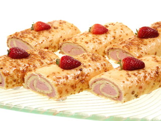 erdbeer biskuitkuchen rolls