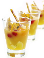 exotisches obstkompott mit campari orange