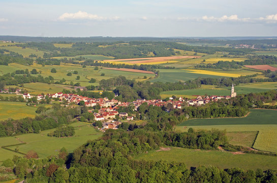 Le village de Saint P&egrave;re sous V&eacute;zelay en Bourgogne