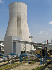 Obraz premium Cooling Towers at an electricity generating station