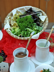 wellness büffet, salatkorb und dressing