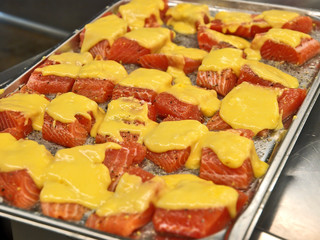 festtags vorbereitung, lachs mit sauce hollandaise