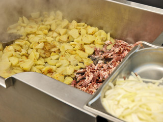 bratkartoffeln mit speck und zwiebeln,bankett gastronomie