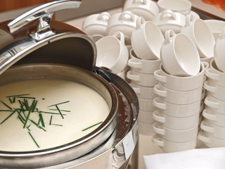 vorspeise,büffet, spargel cremesuppe