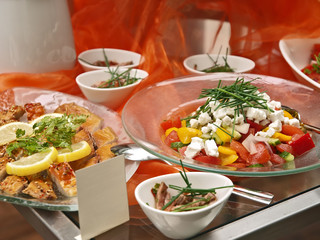 vorspeise büffet,räucherfisch,makrele,paprikasalat,schafskäse