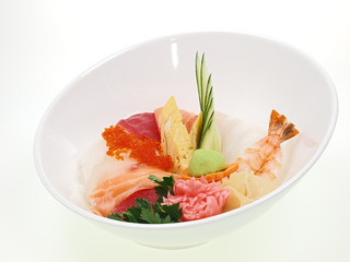 roher fisch in der schüssel,japanische sashimi