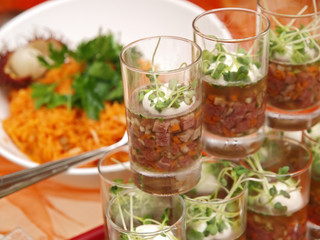 vorspeise büffet,fleischsülze mit sauerrahm und kresse,salat