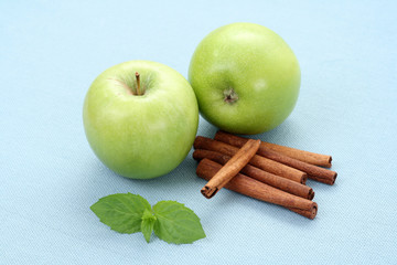 apples and cinnamon