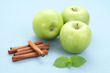 apples and cinnamon