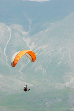 Parapendio in montagna