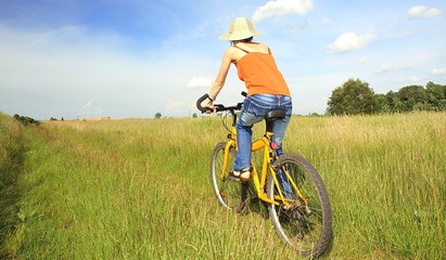 Yellow bicycle - 8285944