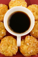 café noir et chouquettes