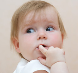 Baby with finger in mouth, looking backward - 8297950